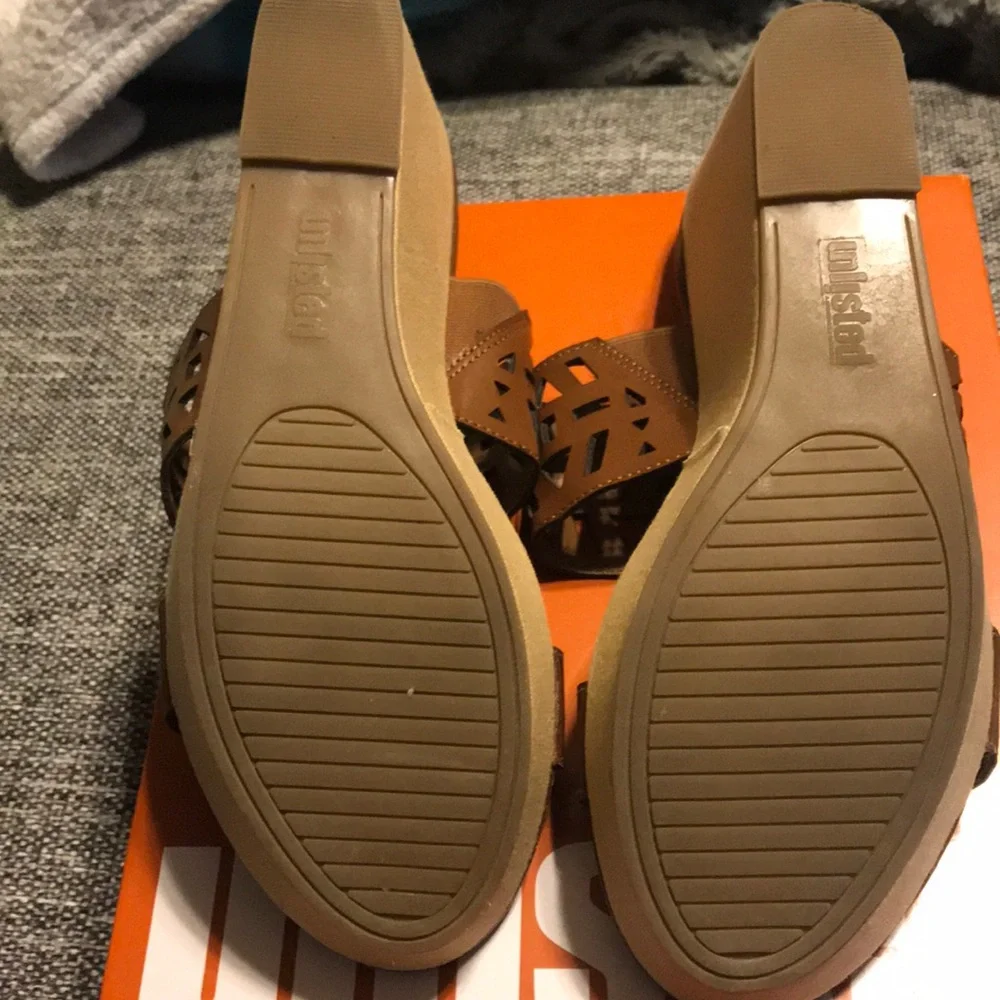 NWT Kenneth Cole Unlisted Women’s Wedge Sandals